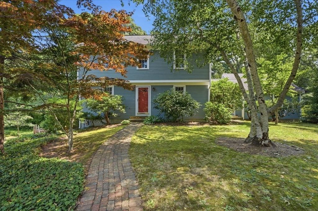 98 Bray Farm Rd S, Yarmouth, MA 02675