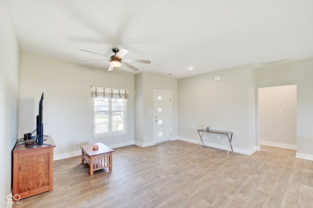 646 N Sobota Way, Trafalgar, IN 46181
