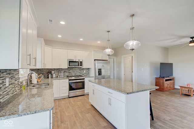 646 N Sobota Way, Trafalgar, IN 46181