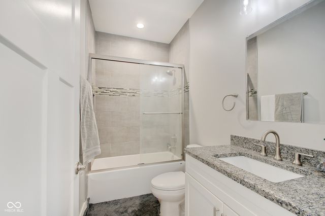 646 N Sobota Way, Trafalgar, IN 46181