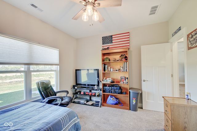 646 N Sobota Way, Trafalgar, IN 46181