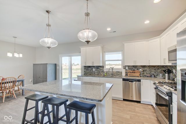 646 N Sobota Way, Trafalgar, IN 46181