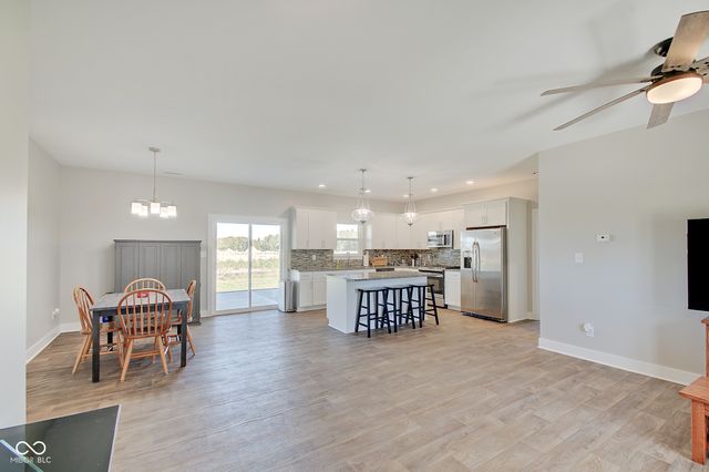646 N Sobota Way, Trafalgar, IN 46181