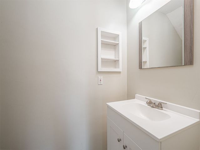 907 Freshwood Court, Arlington, TX 76017