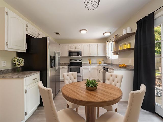 907 Freshwood Court, Arlington, TX 76017