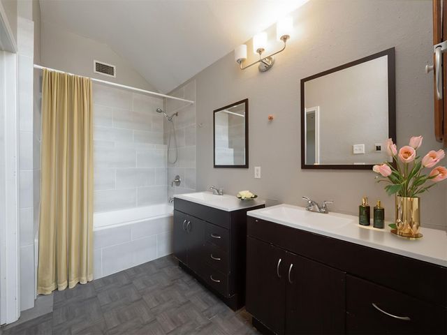 907 Freshwood Court, Arlington, TX 76017