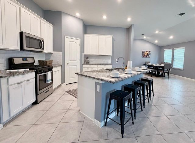 1005 Sundrops ST, Leander, TX 78641