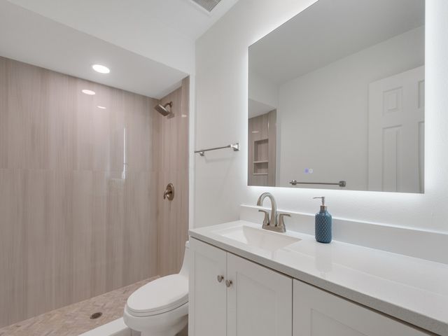 900 Jasmine Lane 101B, Vero Beach, FL 32963