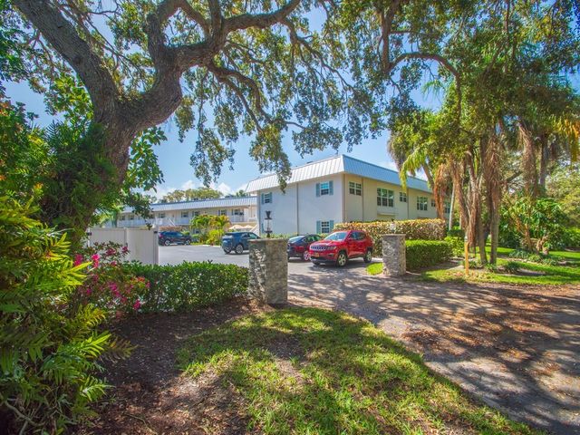 900 Jasmine Lane 101B, Vero Beach, FL 32963
