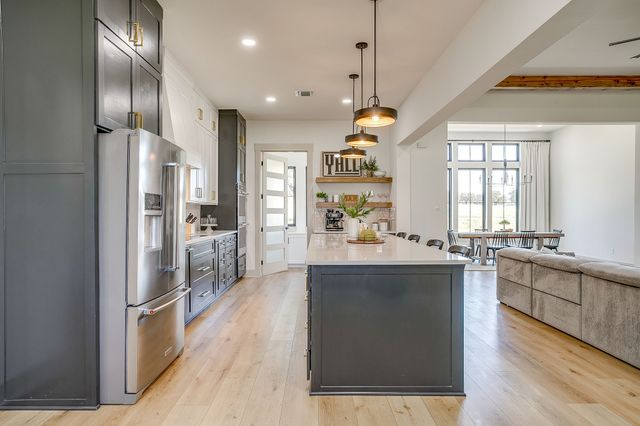 2001 Pinetree Post, Weatherford, TX 76087