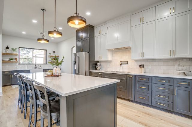 2001 Pinetree Post, Weatherford, TX 76087