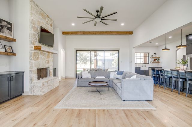 2001 Pinetree Post, Weatherford, TX 76087