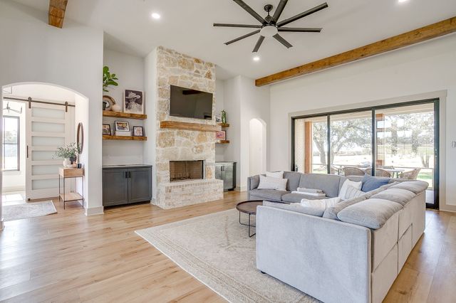 2001 Pinetree Post, Weatherford, TX 76087