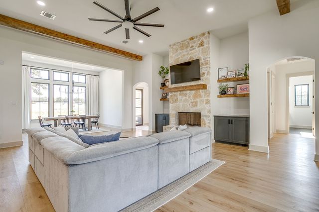 2001 Pinetree Post, Weatherford, TX 76087