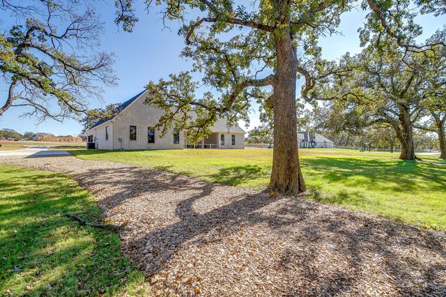 2001 Pinetree Post, Weatherford, TX 76087