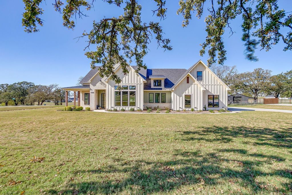 2001 Pinetree Post, Weatherford, TX 76087