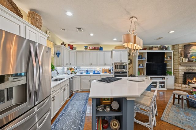 8955 Leslie Court, Benbrook, TX 76126