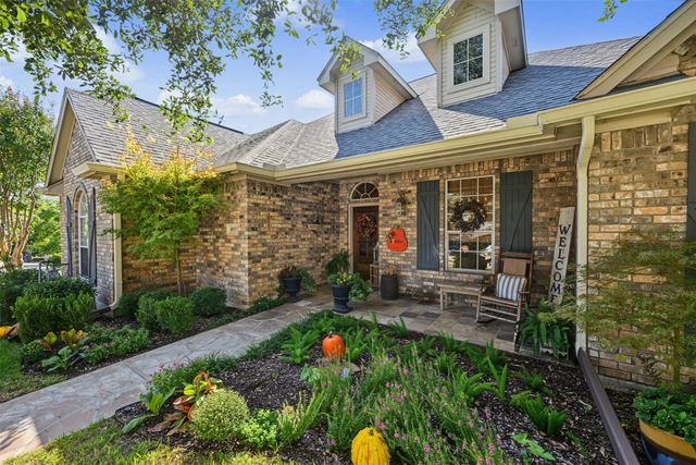 8955 Leslie Court, Benbrook, TX 76126