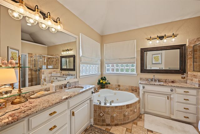 8955 Leslie Court, Benbrook, TX 76126
