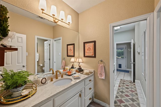 8955 Leslie Court, Benbrook, TX 76126