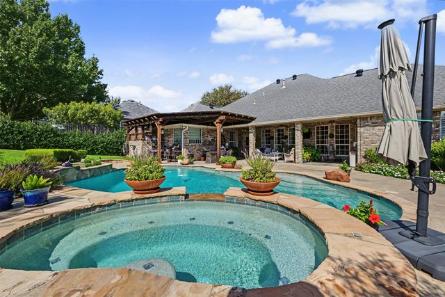 8955 Leslie Court, Benbrook, TX 76126