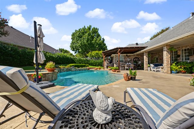 8955 Leslie Court, Benbrook, TX 76126