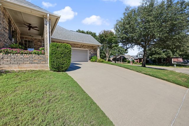 8955 Leslie Court, Benbrook, TX 76126