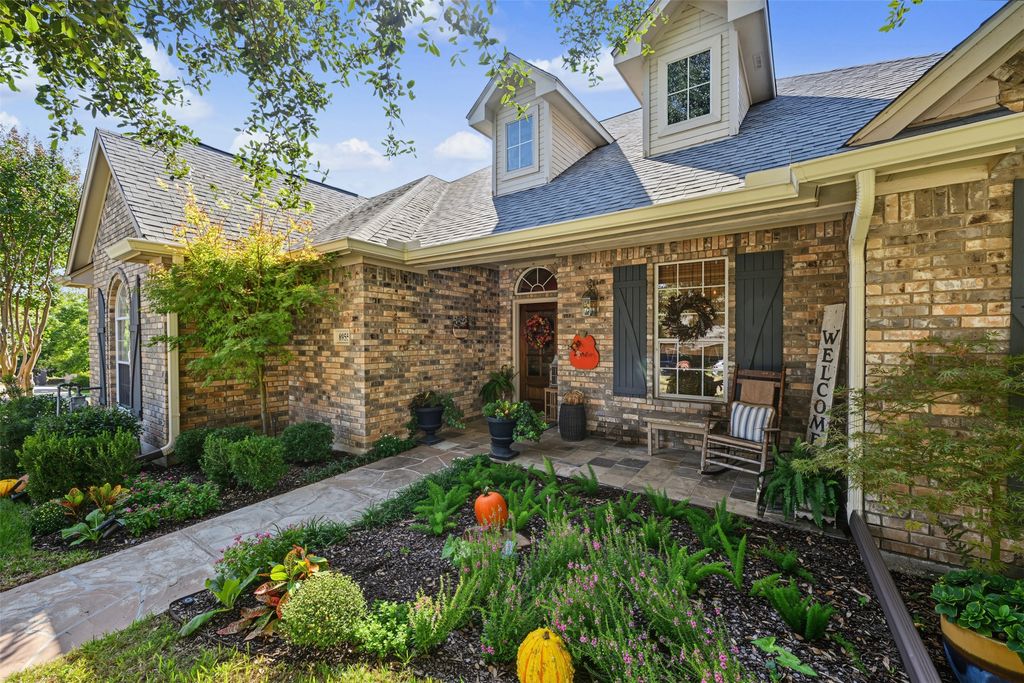 8955 Leslie Court, Benbrook, TX 76126 — photo 2