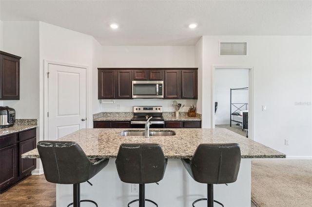 903 SHIMMERING OAKS LANE, Seffner, FL 33584
