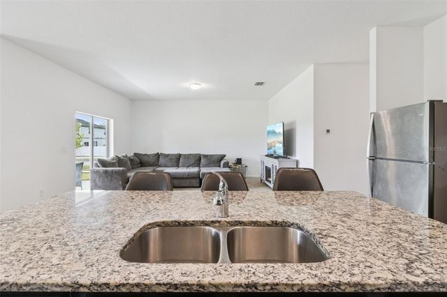 903 SHIMMERING OAKS LANE, Seffner, FL 33584