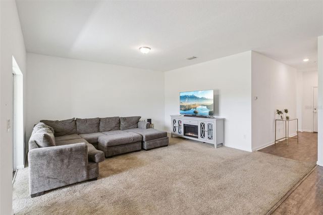 903 SHIMMERING OAKS LANE, Seffner, FL 33584