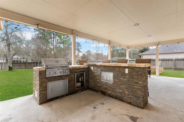 906 Fairbanks Drive, Magnolia, TX 77354