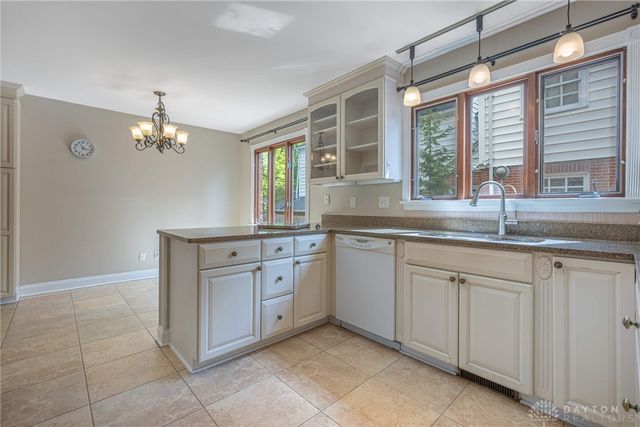 215 Beverly Place, Oakwood, OH 45419