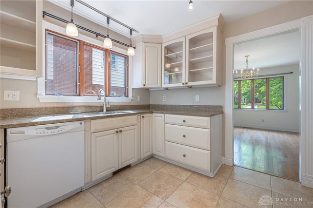 215 Beverly Place, Oakwood, OH 45419