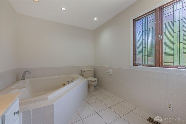 215 Beverly Place, Oakwood, OH 45419