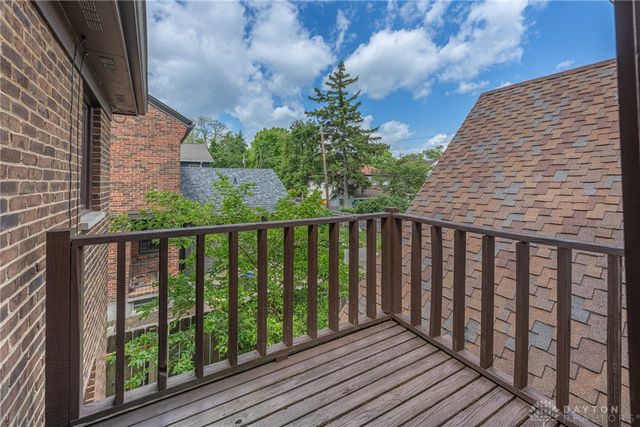 215 Beverly Place, Oakwood, OH 45419