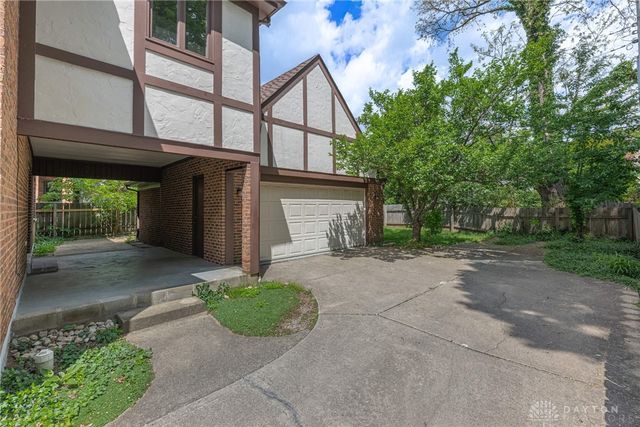 215 Beverly Place, Oakwood, OH 45419