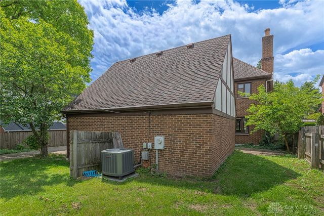 215 Beverly Place, Oakwood, OH 45419