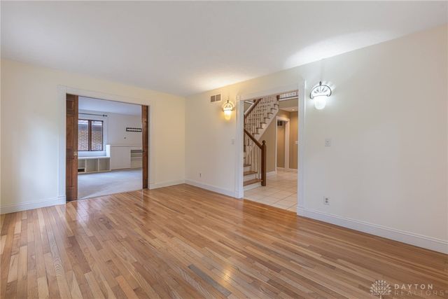 215 Beverly Place, Oakwood, OH 45419