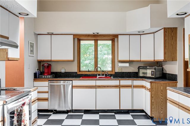 7730 Beach Rd, Chesterfield, VA 23838