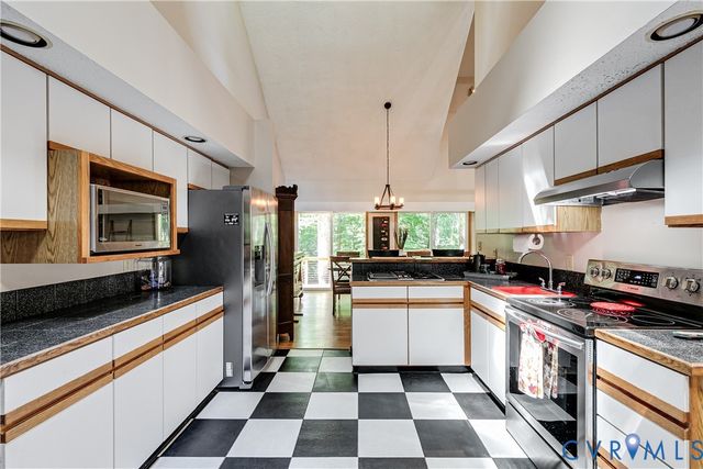 7730 Beach Rd, Chesterfield, VA 23838