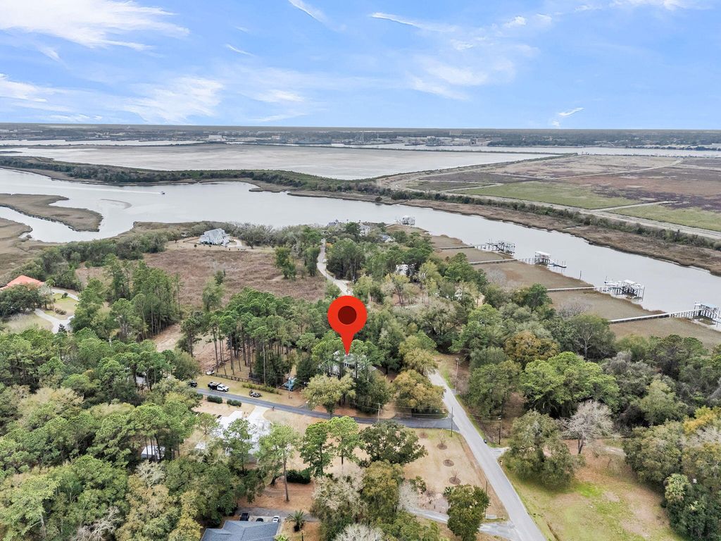 Image 10 of property listing at 1145 Pinefield Drive, Charleston, SC 29492