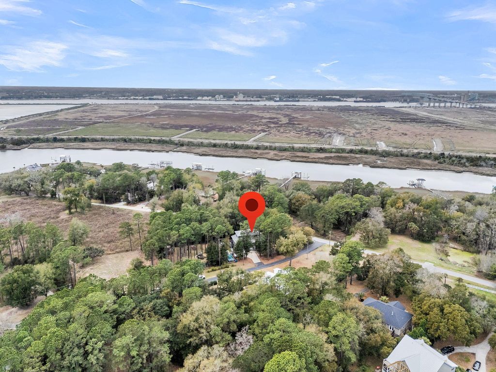 Image 11 of property listing at 1145 Pinefield Drive, Charleston, SC 29492