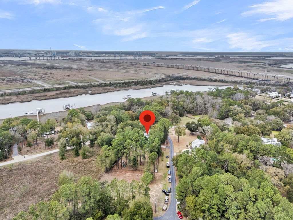 Image 12 of property listing at 1145 Pinefield Drive, Charleston, SC 29492