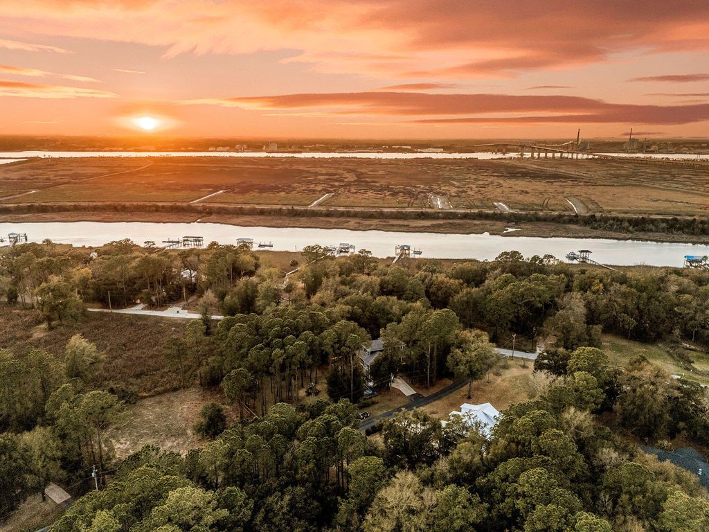 Image 5 of property listing at 1145 Pinefield Drive, Charleston, SC 29492