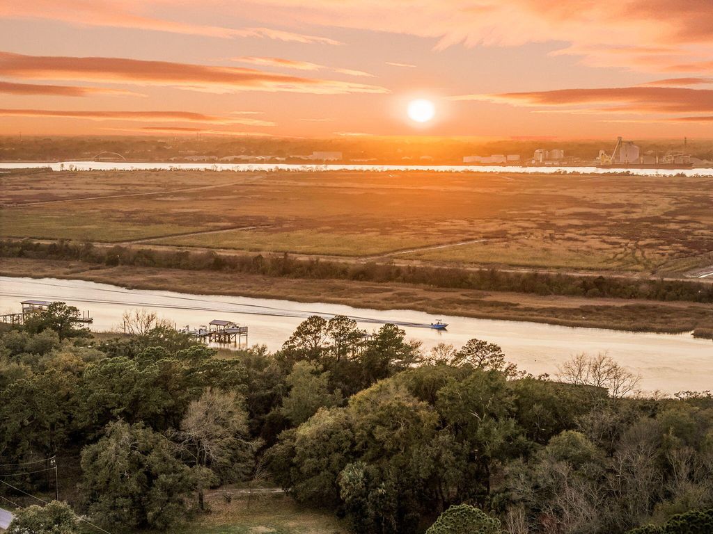 Image 7 of property listing at 1145 Pinefield Drive, Charleston, SC 29492