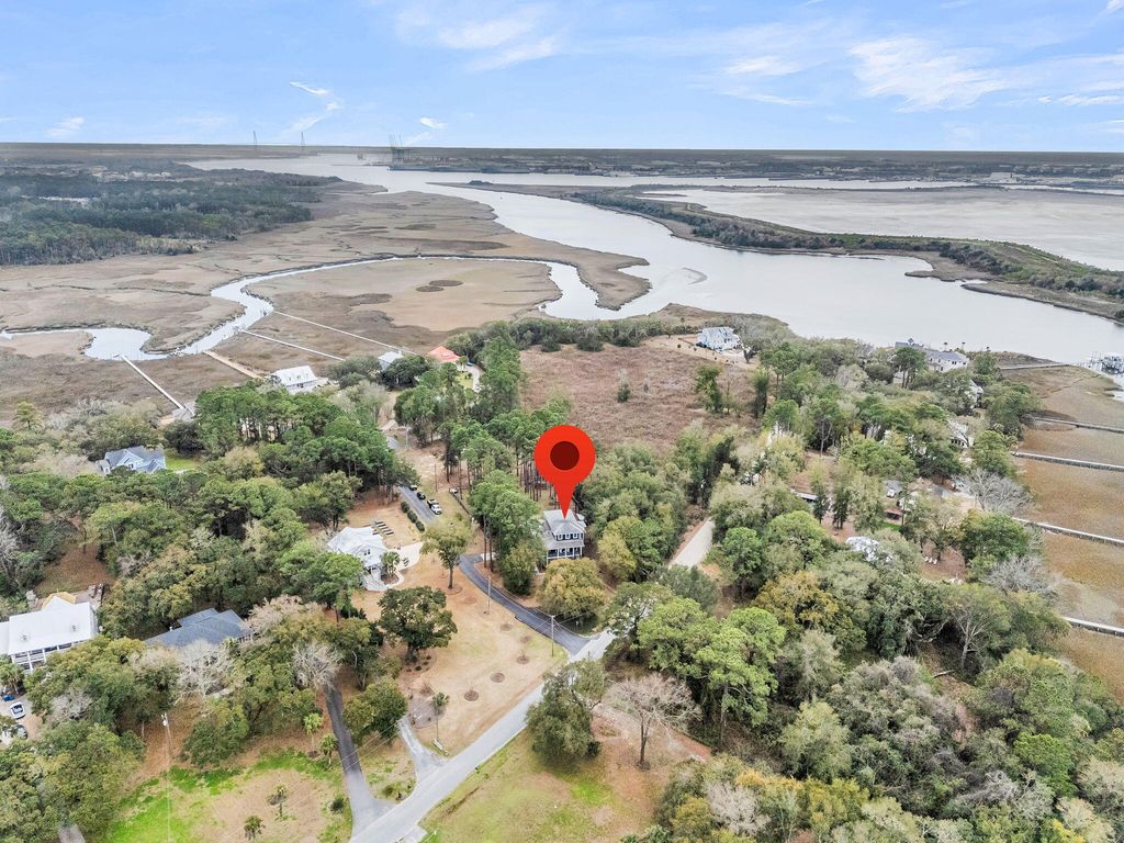 Image 9 of property listing at 1145 Pinefield Drive, Charleston, SC 29492