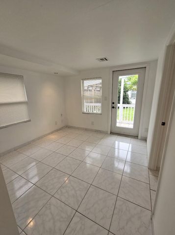 31 SW 10th St, Dania Beach, FL 33004