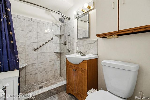 26225 Waldorf Street, Roseville, MI 48066