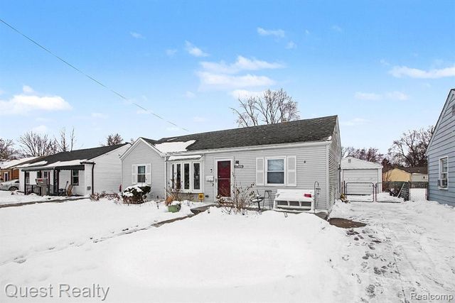 26225 Waldorf Street, Roseville, MI 48066